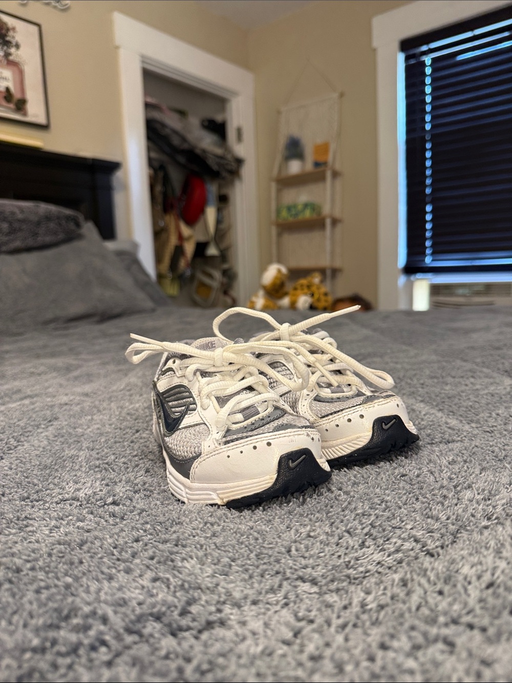 Nike Kids White and Gray Lace-Up Sneakers - Picture 3 of 12